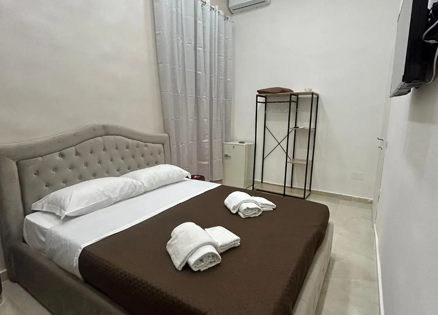 Luxury Rooms Carbonara 95 Nápoles 0*,