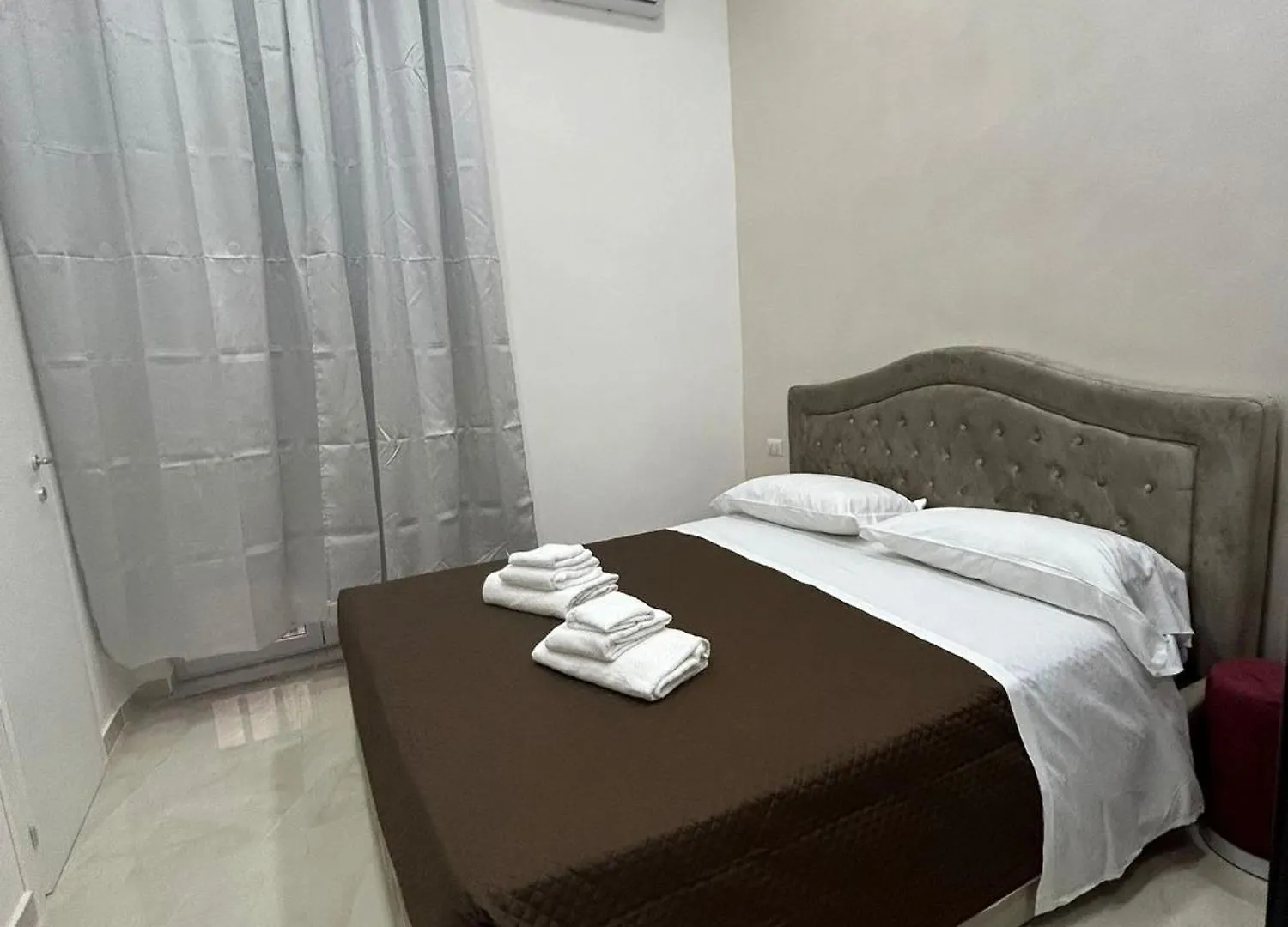 Luxury Rooms Carbonara 95 Nápoles 0*,  Italia