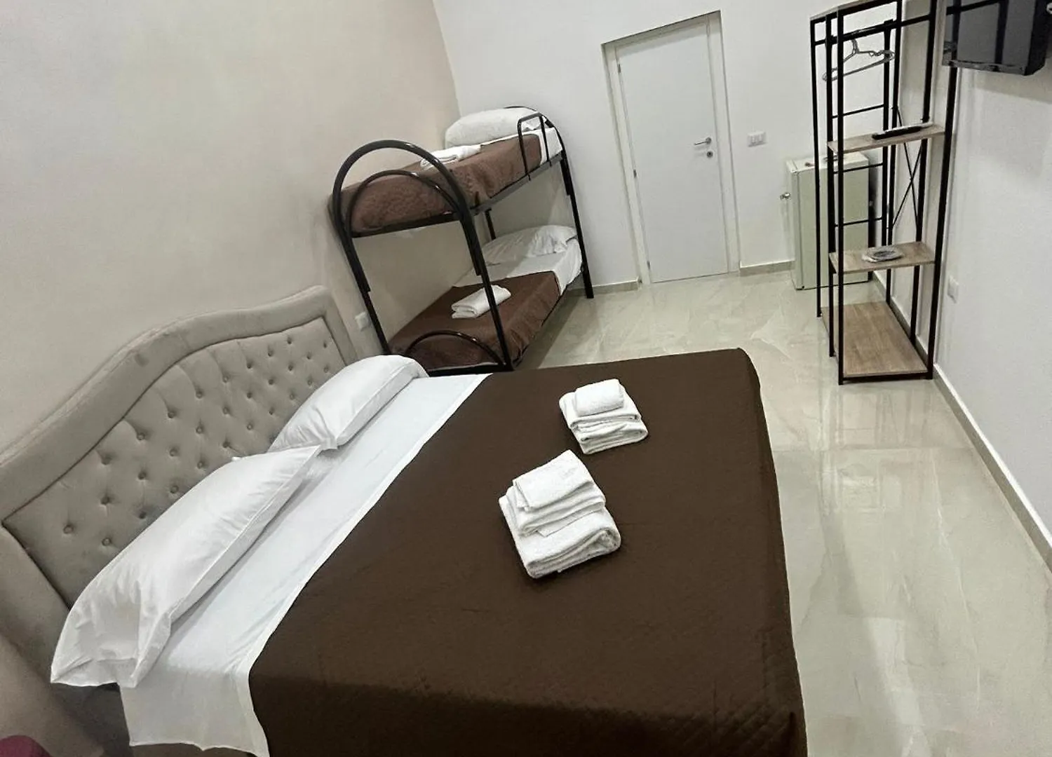 Luxury Rooms Carbonara 95 Nápoles 0*,