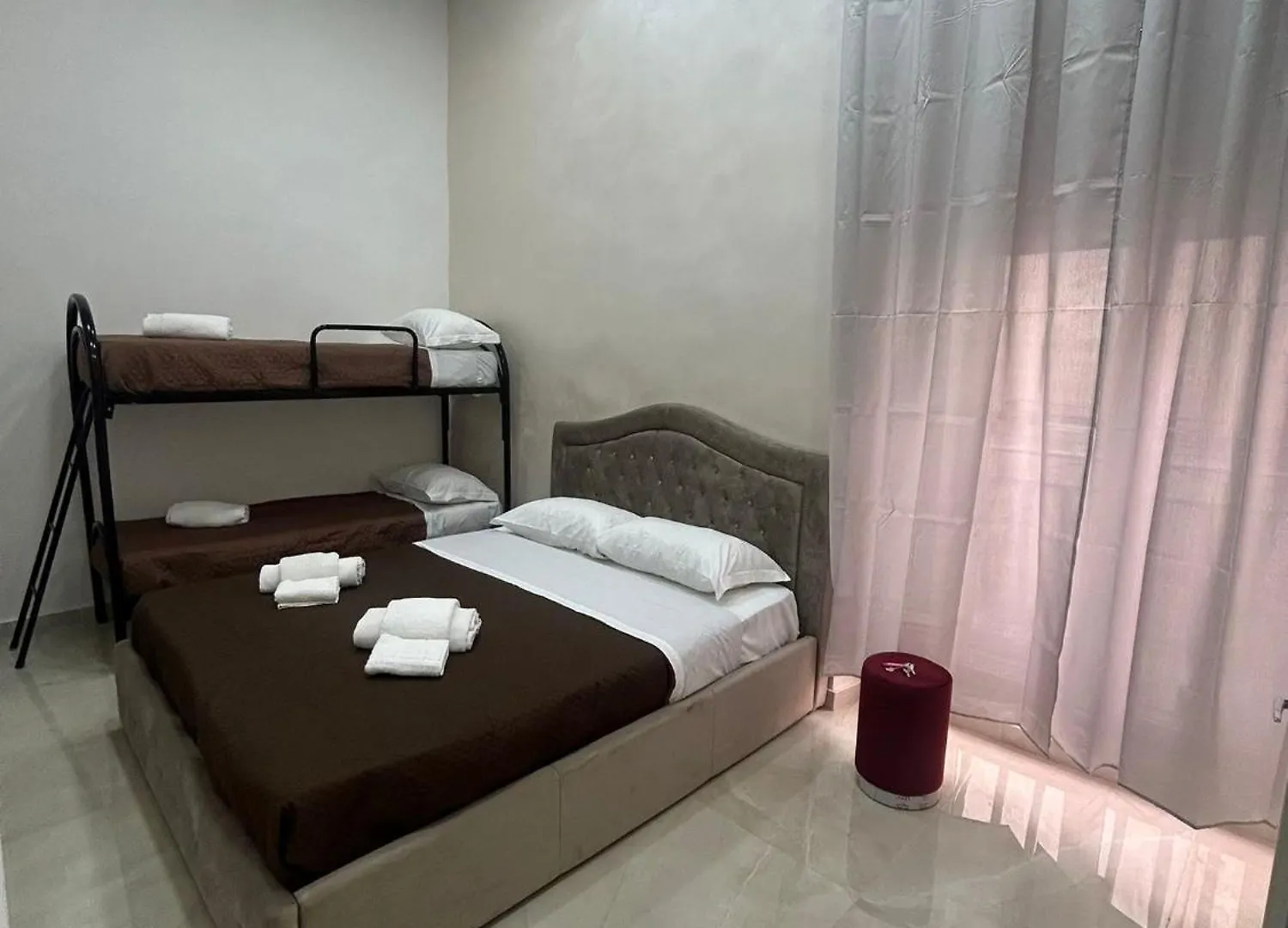 Luxury Rooms Carbonara 95 Nápoles Pensión